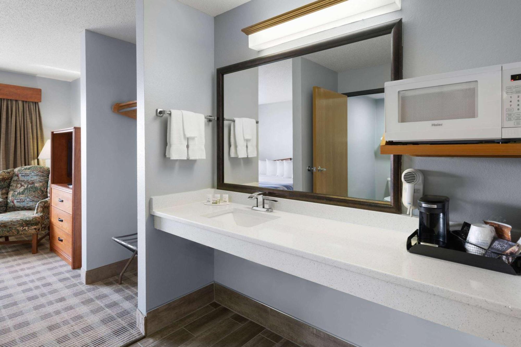 Americinn By Wyndham Stuart Esterno foto