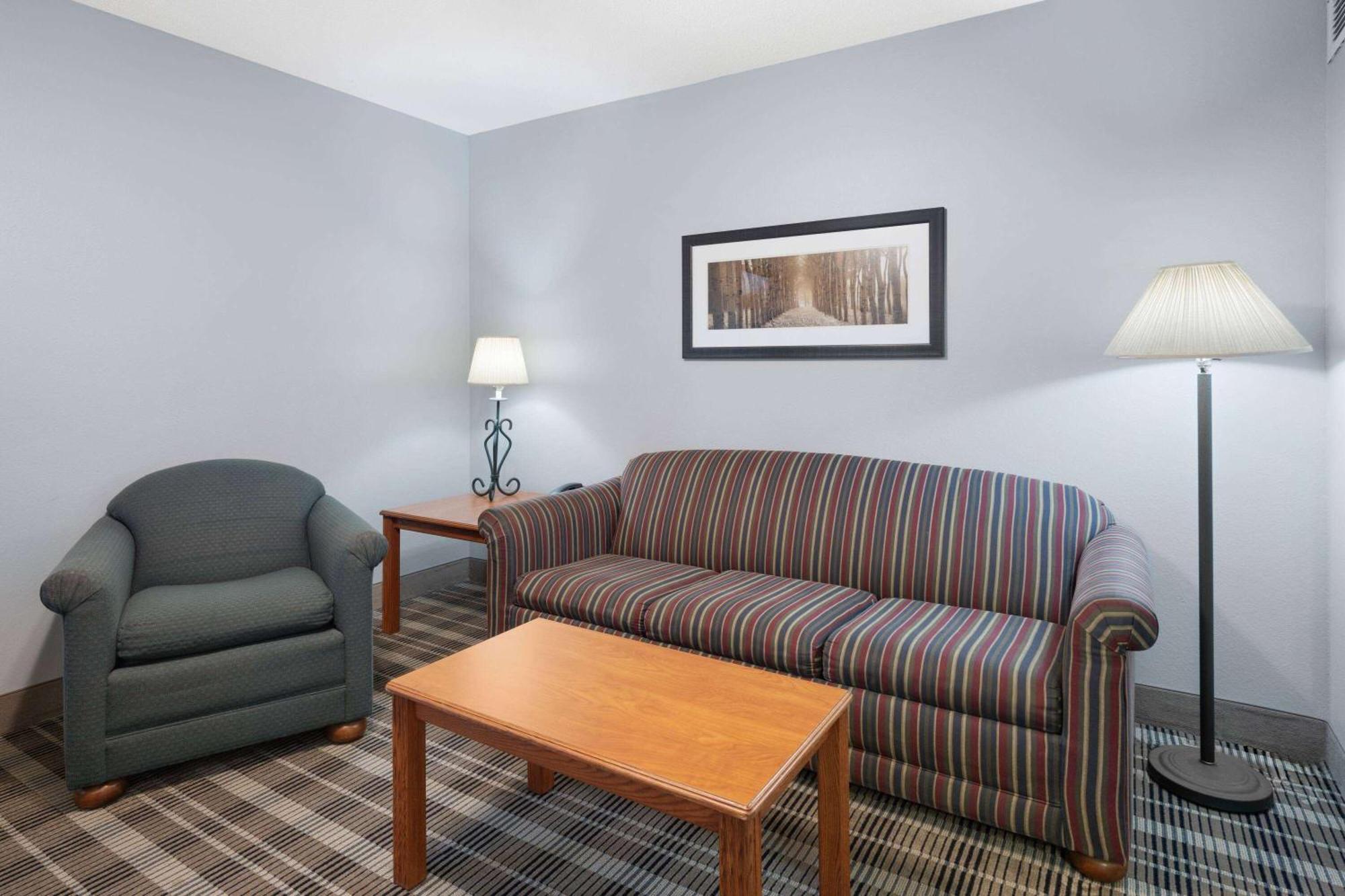 Americinn By Wyndham Stuart Esterno foto